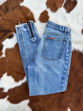 Load image into Gallery viewer, Vintage Jordache Jeans
