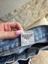 Load image into Gallery viewer, Women’s Vintage Levi’s 550

