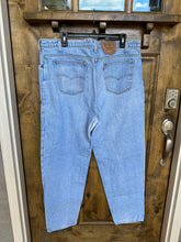 Load image into Gallery viewer, Men’s Vintage Levi’s 550
