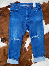 Load image into Gallery viewer, Plus Size Distressed Wrangler Jeans
